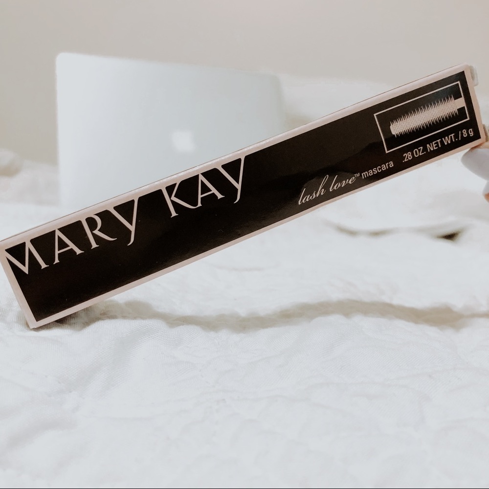 NWOT Mary Kay Lash Love Plum mascara